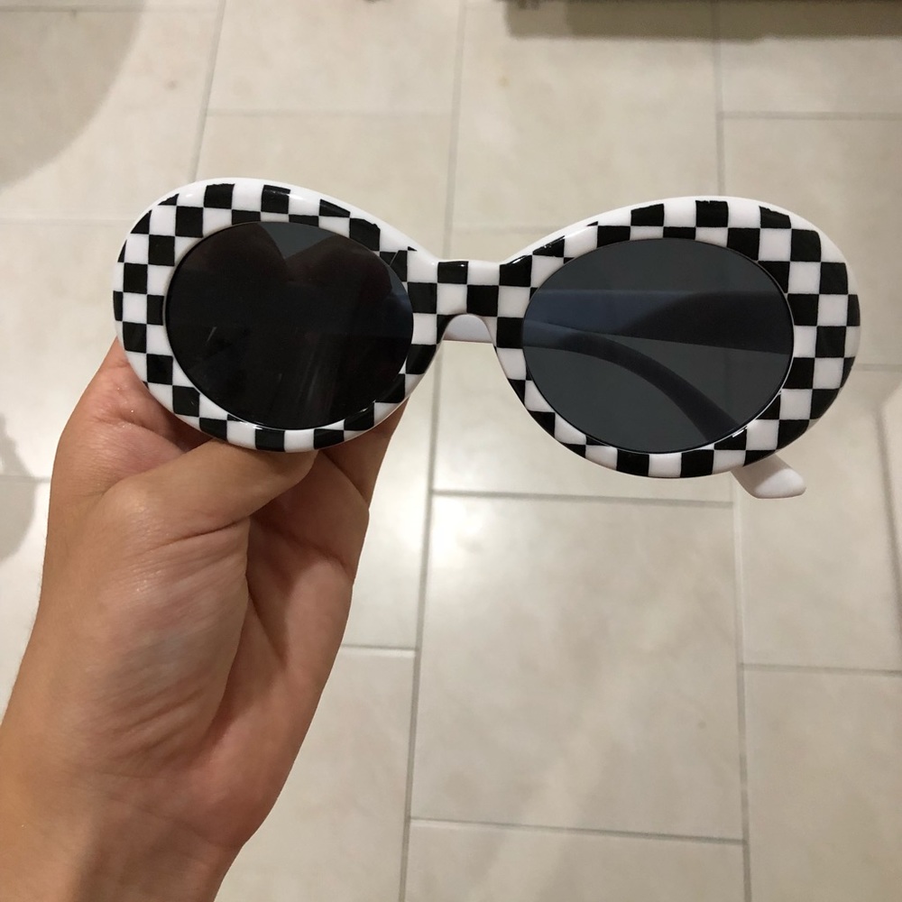 CLOUT SUNGLASSES